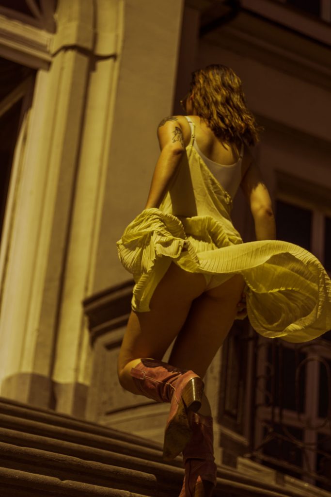 Editorial: Chateau de Chantelle feat. Christina De Witte in a Baum und Pferdgarten dress