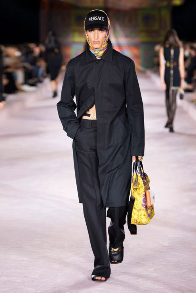 Black Fetisj SS22 Trend Versace