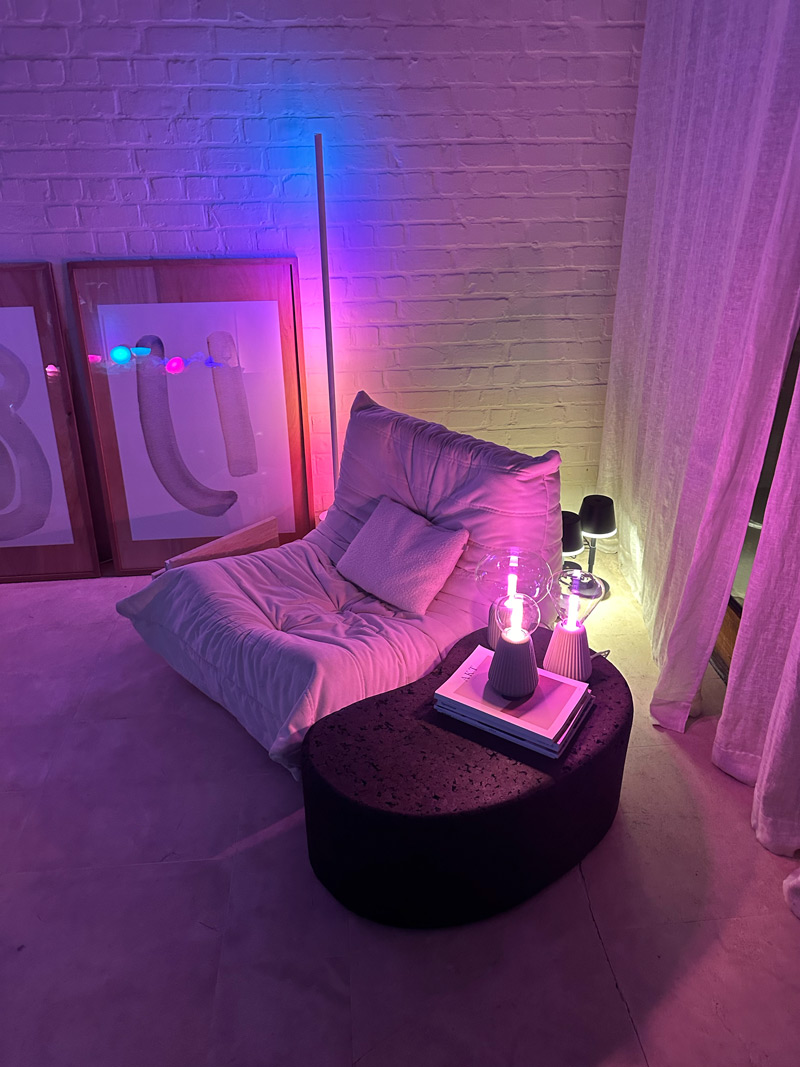 PHOTOS: Philips Hue Took Over Liene Meneve's Home for the Night, image size:800x1067
